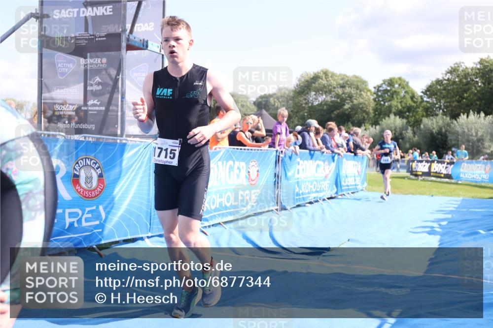 25.08.2024 - Elbe Triathlon Hamburg H.Heesch http://msf.ph/oto/6877344 25.08.2024 11:45:47 Ziel 544, 547, 1715 meine-sportfotos.de