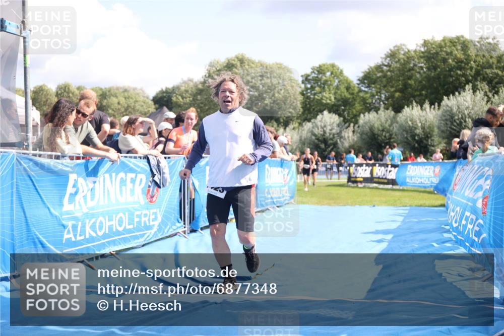 25.08.2024 - Elbe Triathlon Hamburg H.Heesch http://msf.ph/oto/6877348 25.08.2024 12:08:44 Ziel 704, 1423, 1580 meine-sportfotos.de