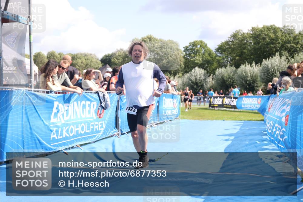 25.08.2024 - Elbe Triathlon Hamburg H.Heesch http://msf.ph/oto/6877353 25.08.2024 12:08:44 Ziel 704, 1423, 1580 meine-sportfotos.de