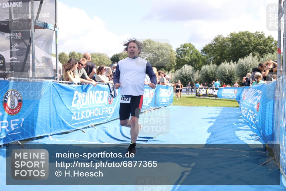 25.08.2024 - Elbe Triathlon Hamburg H.Heesch http://msf.ph/oto/6877365 25.08.2024 12:08:44 Ziel 704, 1423, 1580 meine-sportfotos.de