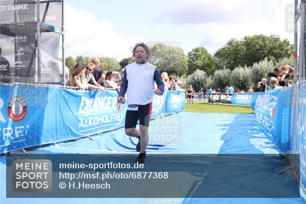 25.08.2024 - Elbe Triathlon Hamburg H.Heesch http://msf.ph/oto/6877368 25.08.2024 12:08:44 Ziel 704, 1423, 1580 meine-sportfotos.de