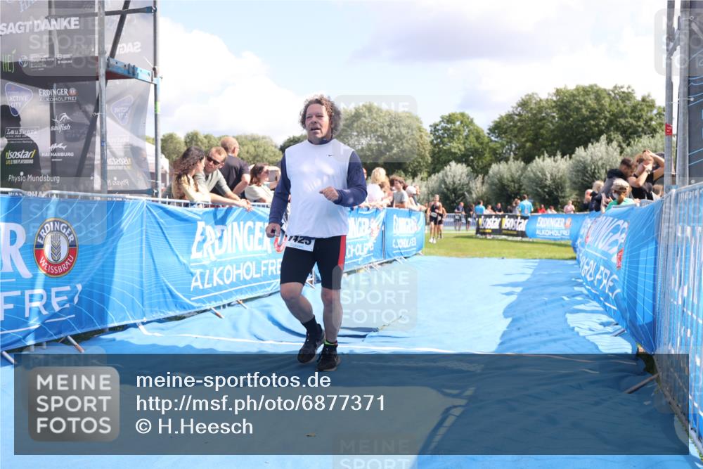 25.08.2024 - Elbe Triathlon Hamburg H.Heesch http://msf.ph/oto/6877371 25.08.2024 12:08:44 Ziel 704, 1423, 1580 meine-sportfotos.de