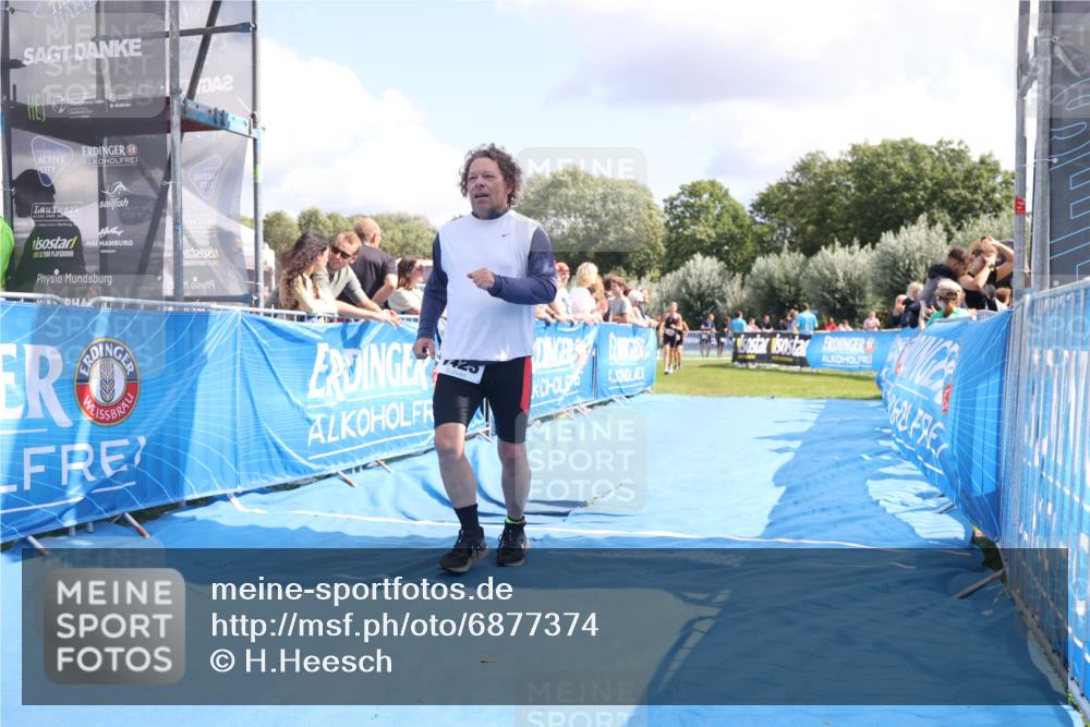 25.08.2024 - Elbe Triathlon Hamburg H.Heesch http://msf.ph/oto/6877374 25.08.2024 12:08:45 Ziel 704, 1423, 1580 meine-sportfotos.de