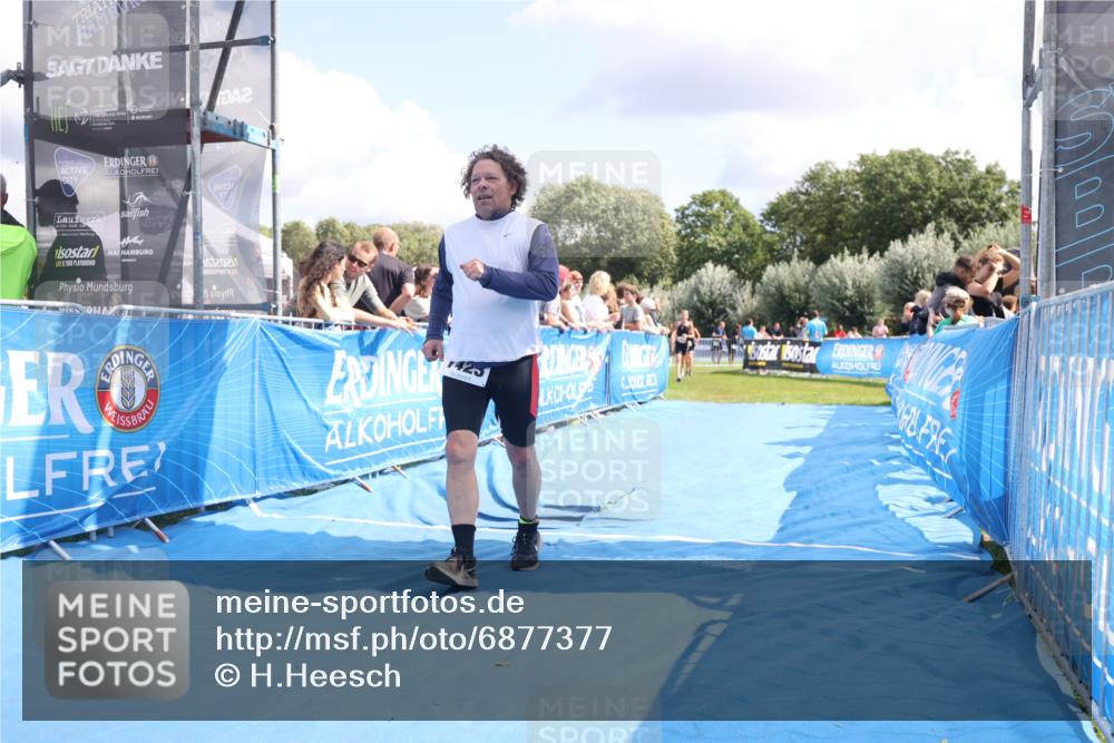 25.08.2024 - Elbe Triathlon Hamburg H.Heesch http://msf.ph/oto/6877377 25.08.2024 12:08:45 Ziel 704, 1423, 1580 meine-sportfotos.de