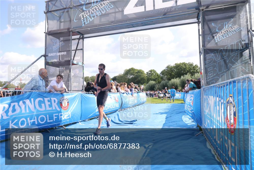 25.08.2024 - Elbe Triathlon Hamburg H.Heesch http://msf.ph/oto/6877383 25.08.2024 11:19:38 Ziel 435, 569 meine-sportfotos.de