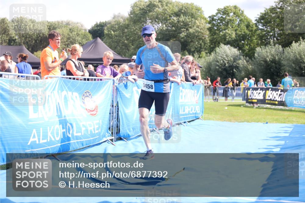 25.08.2024 - Elbe Triathlon Hamburg H.Heesch http://msf.ph/oto/6877392 25.08.2024 11:46:05 Ziel 1458 meine-sportfotos.de