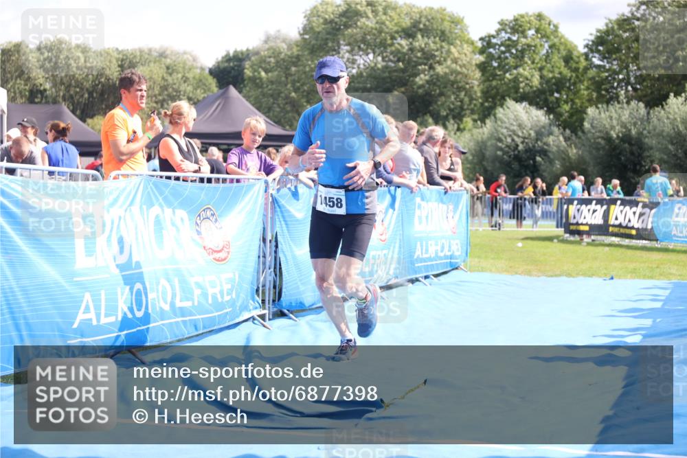 25.08.2024 - Elbe Triathlon Hamburg H.Heesch http://msf.ph/oto/6877398 25.08.2024 11:46:05 Ziel 1458 meine-sportfotos.de