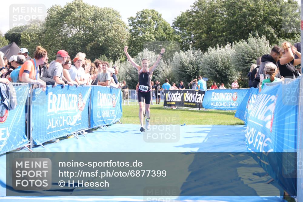 25.08.2024 - Elbe Triathlon Hamburg H.Heesch http://msf.ph/oto/6877399 25.08.2024 12:08:48 Ziel 551, 1423, 1580 meine-sportfotos.de