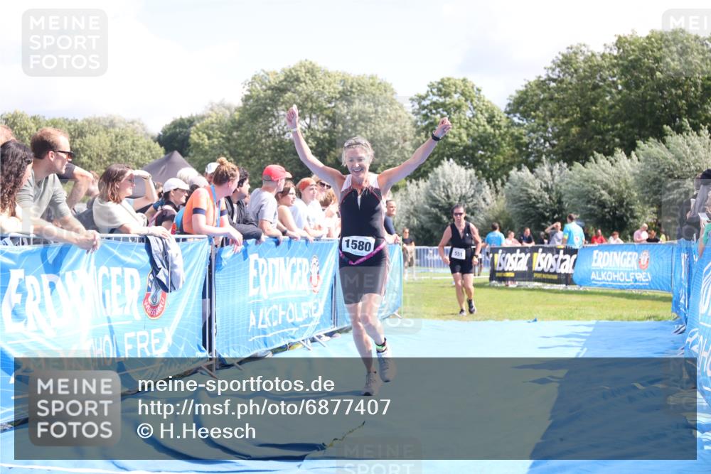 25.08.2024 - Elbe Triathlon Hamburg H.Heesch http://msf.ph/oto/6877407 25.08.2024 12:08:50 Ziel 551, 1423, 1580 meine-sportfotos.de