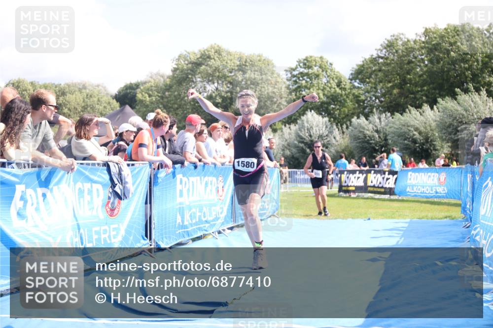 25.08.2024 - Elbe Triathlon Hamburg H.Heesch http://msf.ph/oto/6877410 25.08.2024 12:08:50 Ziel 551, 1423, 1580 meine-sportfotos.de