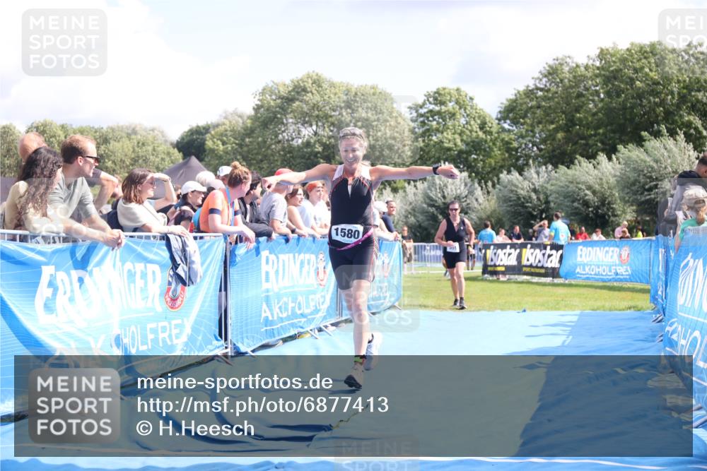 25.08.2024 - Elbe Triathlon Hamburg H.Heesch http://msf.ph/oto/6877413 25.08.2024 12:08:50 Ziel 551, 1423, 1580 meine-sportfotos.de
