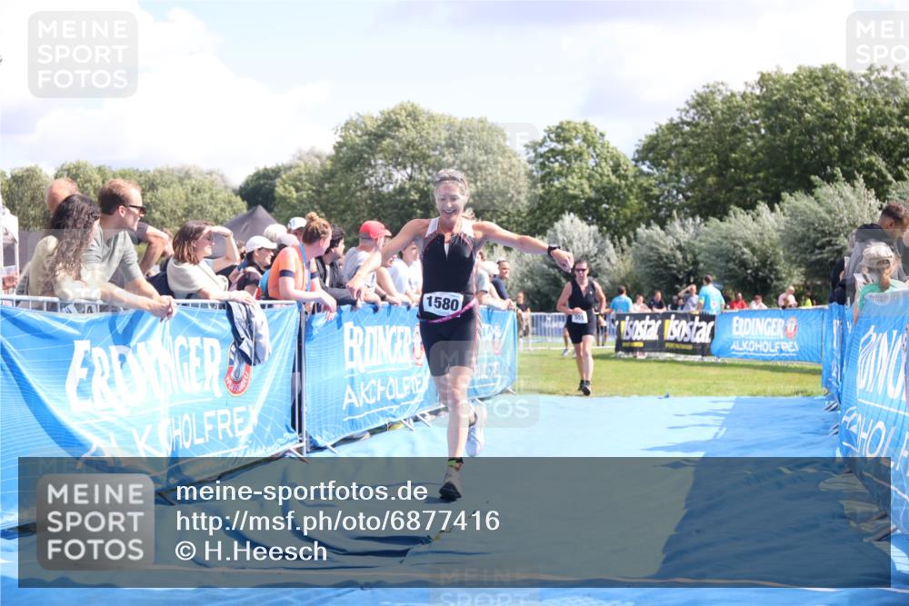 25.08.2024 - Elbe Triathlon Hamburg H.Heesch http://msf.ph/oto/6877416 25.08.2024 12:08:50 Ziel 551, 1423, 1580 meine-sportfotos.de