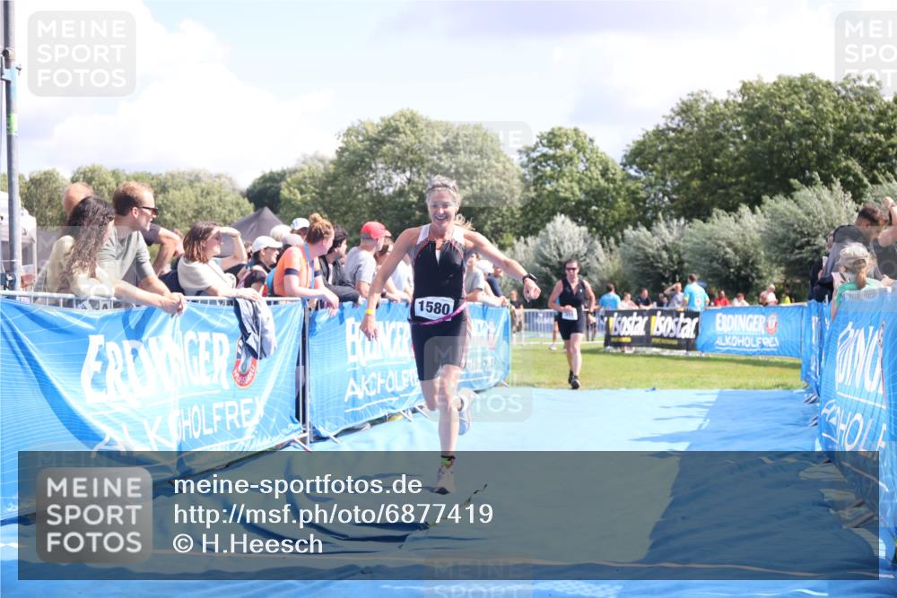 25.08.2024 - Elbe Triathlon Hamburg H.Heesch http://msf.ph/oto/6877419 25.08.2024 12:08:50 Ziel 551, 1423, 1580 meine-sportfotos.de