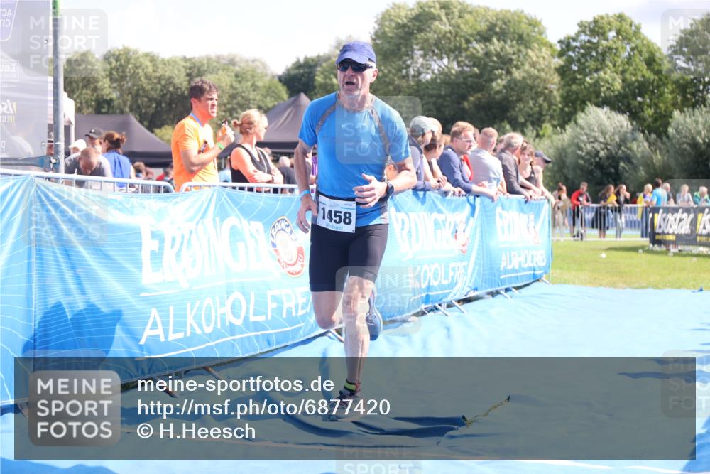 25.08.2024 - Elbe Triathlon Hamburg H.Heesch http://msf.ph/oto/6877420 25.08.2024 11:46:05 Ziel 1458 meine-sportfotos.de