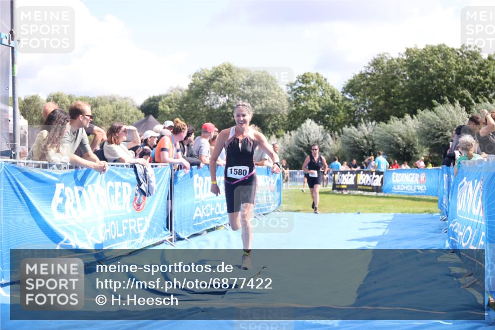25.08.2024 - Elbe Triathlon Hamburg H.Heesch http://msf.ph/oto/6877422 25.08.2024 12:08:50 Ziel 551, 1423, 1580 meine-sportfotos.de