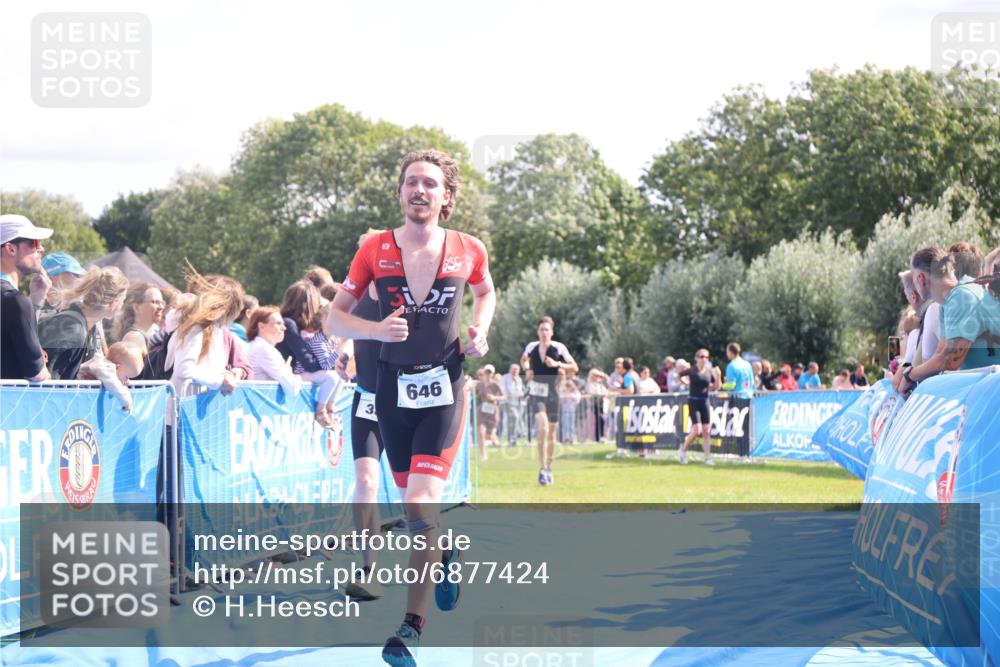 25.08.2024 - Elbe Triathlon Hamburg H.Heesch http://msf.ph/oto/6877424 25.08.2024 11:19:55 Ziel 388, 570, 646 meine-sportfotos.de