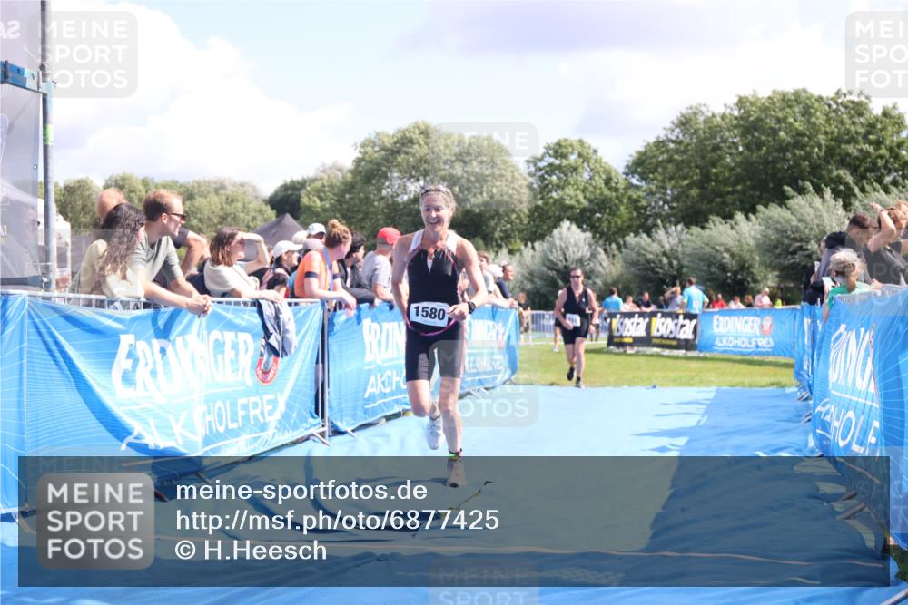 25.08.2024 - Elbe Triathlon Hamburg H.Heesch http://msf.ph/oto/6877425 25.08.2024 12:08:50 Ziel 551, 1423, 1580 meine-sportfotos.de