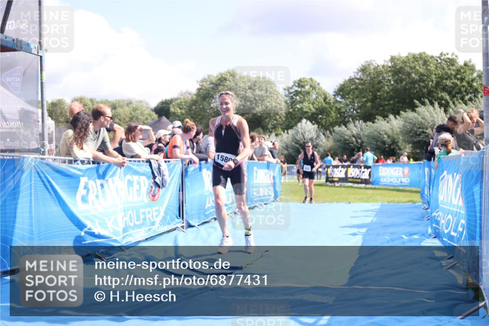 25.08.2024 - Elbe Triathlon Hamburg H.Heesch http://msf.ph/oto/6877431 25.08.2024 12:08:50 Ziel 551, 1423, 1580 meine-sportfotos.de