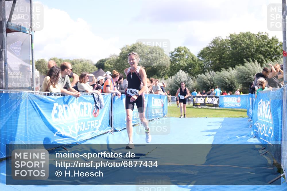 25.08.2024 - Elbe Triathlon Hamburg H.Heesch http://msf.ph/oto/6877434 25.08.2024 12:08:50 Ziel 551, 1423, 1580 meine-sportfotos.de