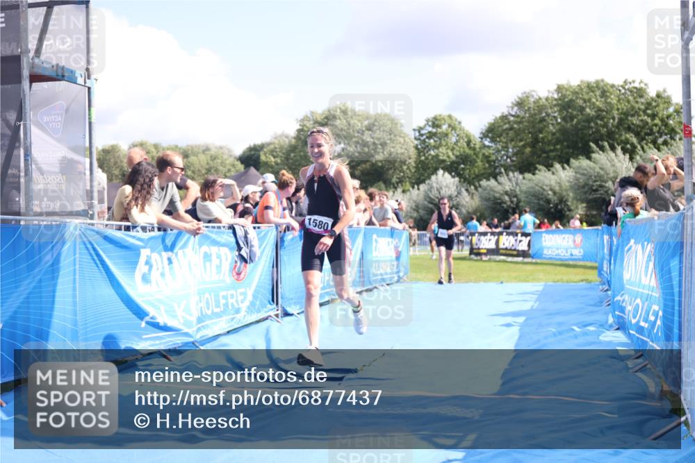 25.08.2024 - Elbe Triathlon Hamburg H.Heesch http://msf.ph/oto/6877437 25.08.2024 12:08:50 Ziel 551, 1423, 1580 meine-sportfotos.de