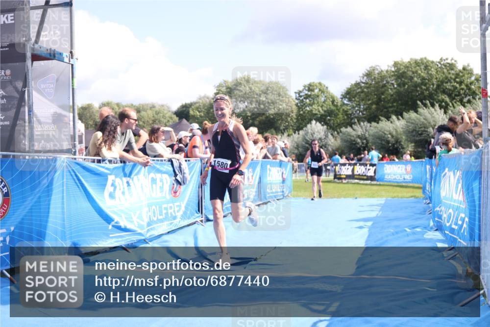 25.08.2024 - Elbe Triathlon Hamburg H.Heesch http://msf.ph/oto/6877440 25.08.2024 12:08:50 Ziel 551, 1423, 1580 meine-sportfotos.de