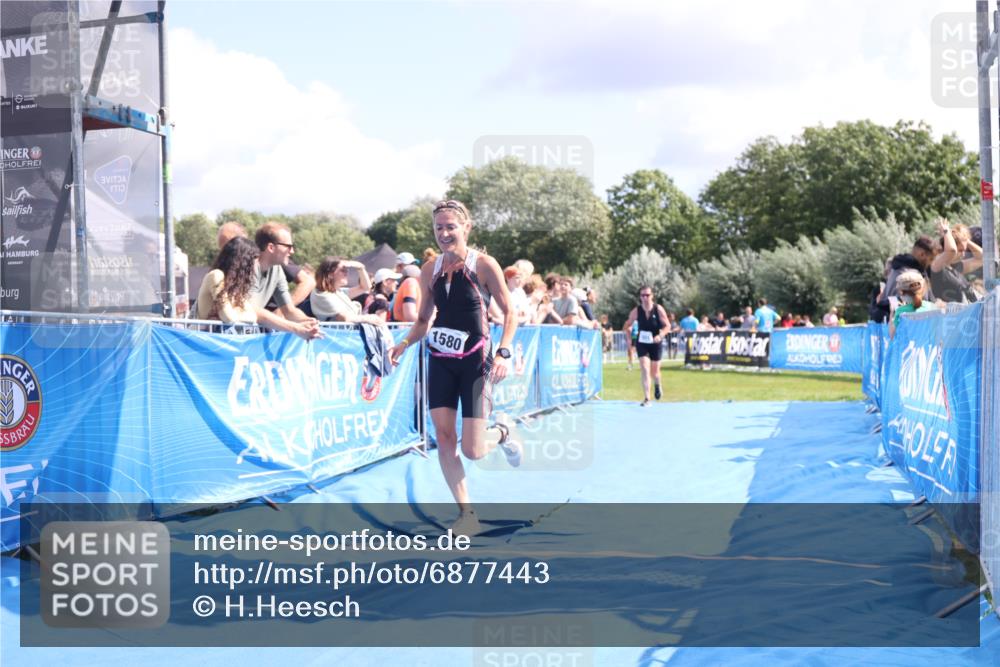 25.08.2024 - Elbe Triathlon Hamburg H.Heesch http://msf.ph/oto/6877443 25.08.2024 12:08:50 Ziel 551, 1423, 1580 meine-sportfotos.de
