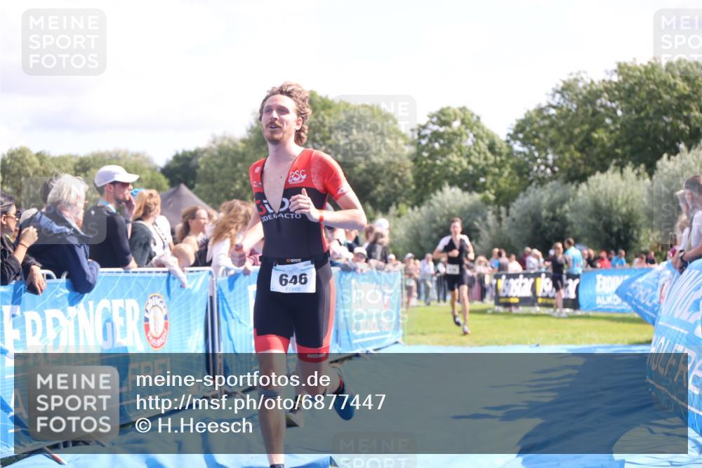 25.08.2024 - Elbe Triathlon Hamburg H.Heesch http://msf.ph/oto/6877447 25.08.2024 11:19:55 Ziel 388, 570, 646 meine-sportfotos.de