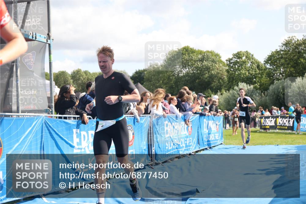 25.08.2024 - Elbe Triathlon Hamburg H.Heesch http://msf.ph/oto/6877450 25.08.2024 11:19:56 Ziel 388, 570, 646 meine-sportfotos.de