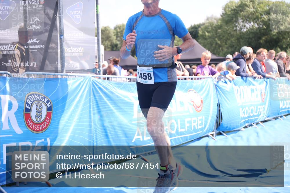25.08.2024 - Elbe Triathlon Hamburg H.Heesch http://msf.ph/oto/6877454 25.08.2024 11:46:06 Ziel 1458, 1516 meine-sportfotos.de