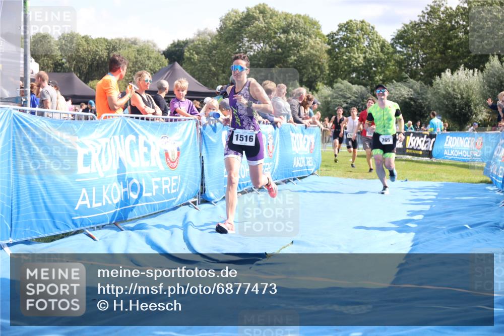 25.08.2024 - Elbe Triathlon Hamburg H.Heesch http://msf.ph/oto/6877473 25.08.2024 11:46:14 Ziel 565, 765, 779, 1516, 1718 meine-sportfotos.de