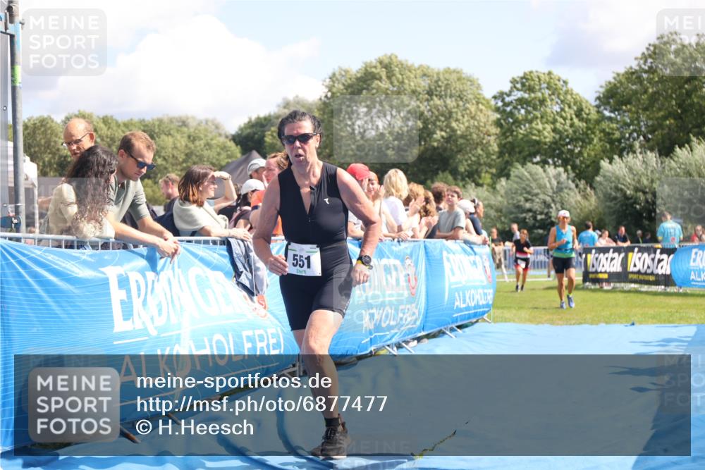 25.08.2024 - Elbe Triathlon Hamburg H.Heesch http://msf.ph/oto/6877477 25.08.2024 12:08:54 Ziel 551, 1580, 1705 meine-sportfotos.de