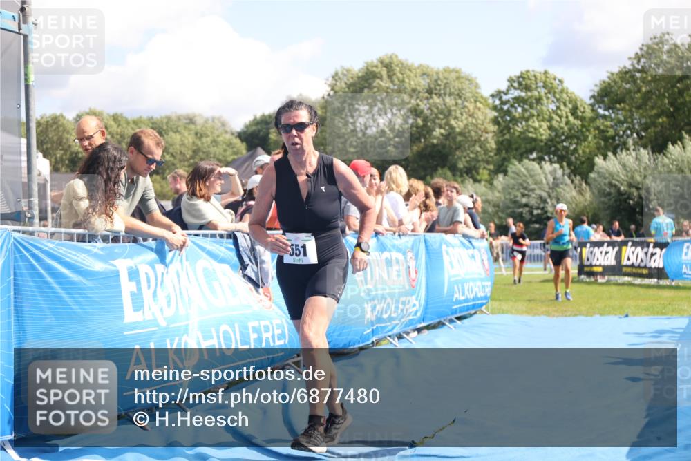 25.08.2024 - Elbe Triathlon Hamburg H.Heesch http://msf.ph/oto/6877480 25.08.2024 12:08:54 Ziel 551, 1580, 1705 meine-sportfotos.de
