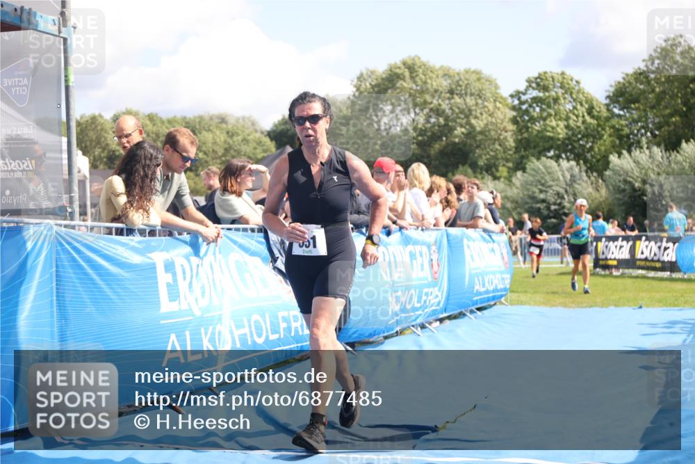 25.08.2024 - Elbe Triathlon Hamburg H.Heesch http://msf.ph/oto/6877485 25.08.2024 12:08:55 Ziel 527, 551, 1580, 1705 meine-sportfotos.de