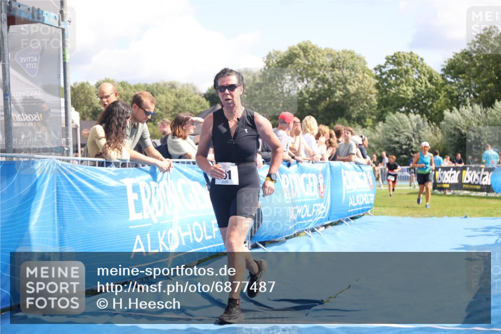 25.08.2024 - Elbe Triathlon Hamburg H.Heesch http://msf.ph/oto/6877487 25.08.2024 12:08:55 Ziel 527, 551, 1580, 1705 meine-sportfotos.de