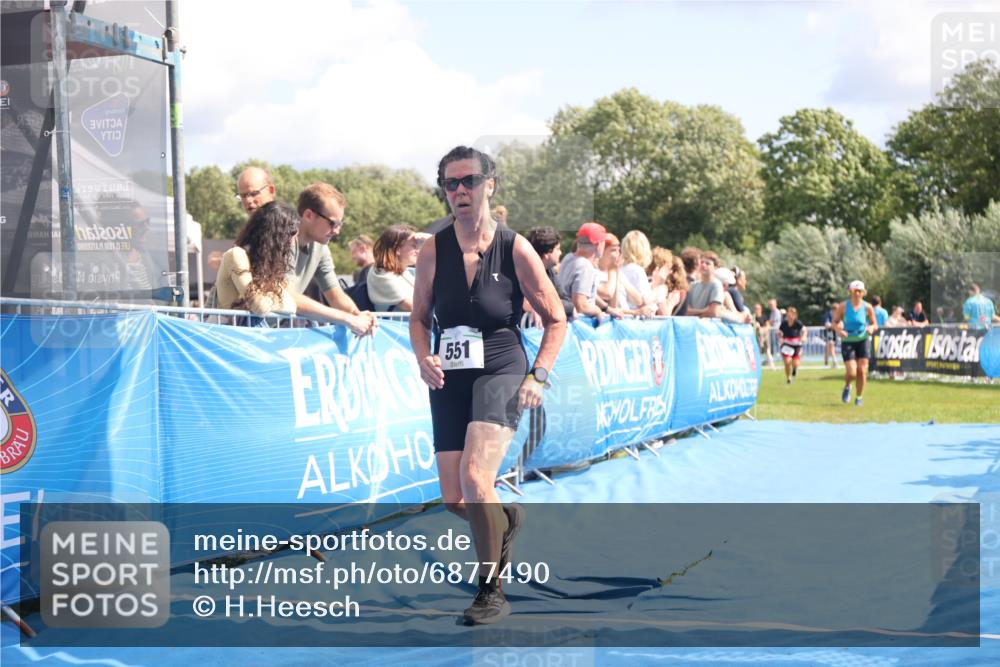 25.08.2024 - Elbe Triathlon Hamburg H.Heesch http://msf.ph/oto/6877490 25.08.2024 12:08:55 Ziel 527, 551, 1580, 1705 meine-sportfotos.de