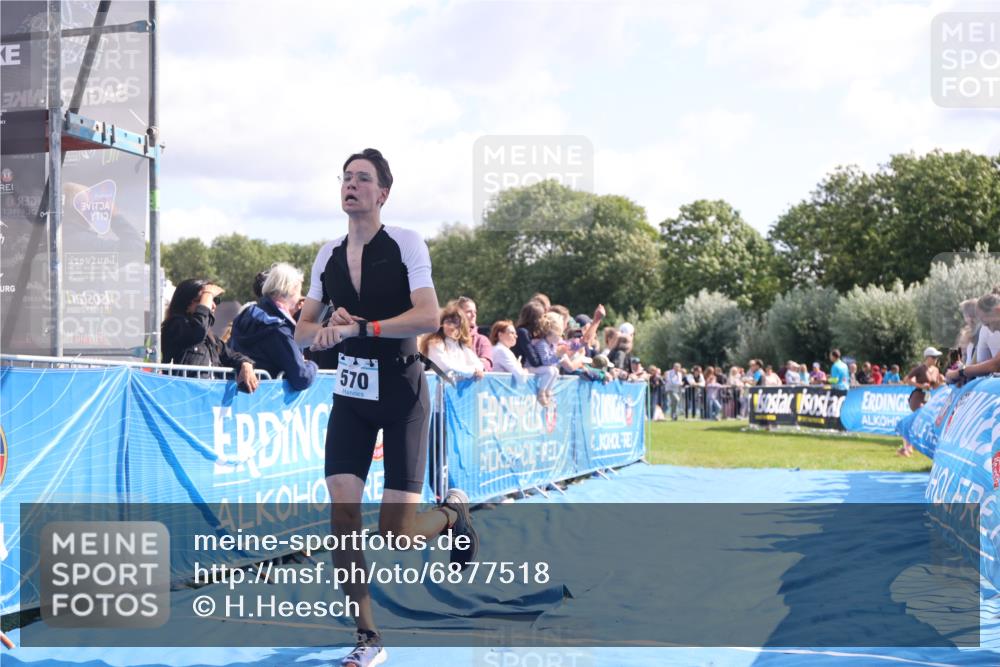 25.08.2024 - Elbe Triathlon Hamburg H.Heesch http://msf.ph/oto/6877518 25.08.2024 11:19:58 Ziel 388, 570, 646 meine-sportfotos.de