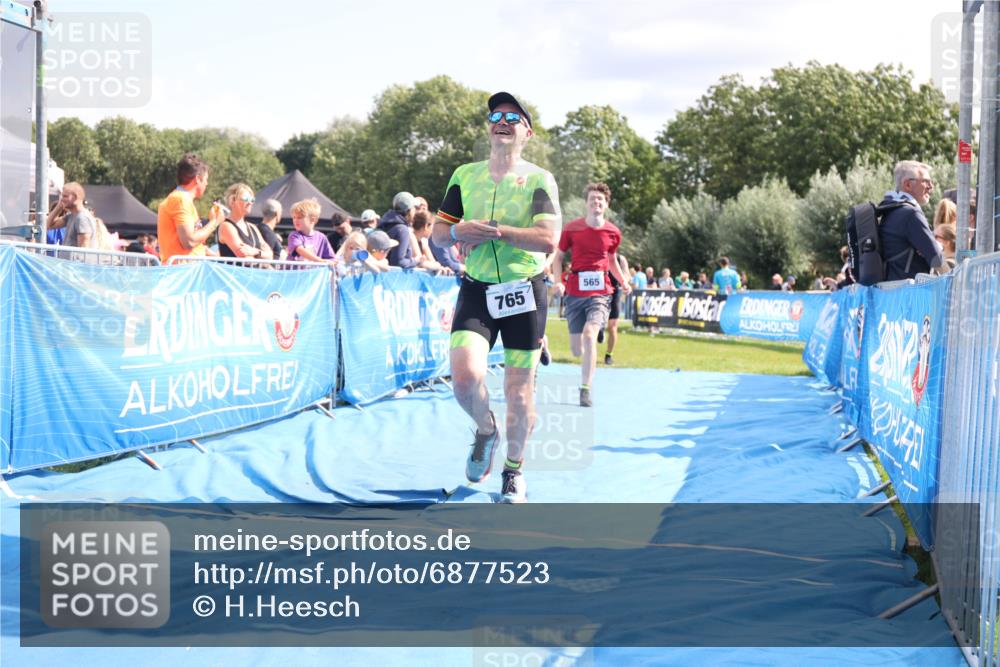25.08.2024 - Elbe Triathlon Hamburg H.Heesch http://msf.ph/oto/6877523 25.08.2024 11:46:16 Ziel 516, 565, 765, 779, 1516, 1718 meine-sportfotos.de