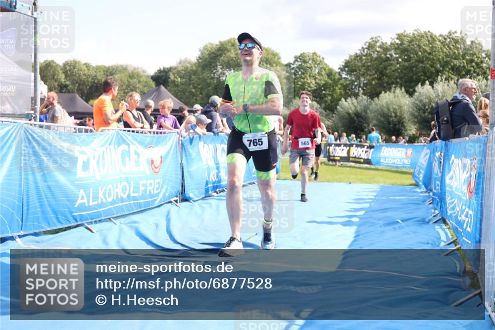 25.08.2024 - Elbe Triathlon Hamburg H.Heesch http://msf.ph/oto/6877528 25.08.2024 11:46:16 Ziel 516, 565, 765, 779, 1516, 1718 meine-sportfotos.de