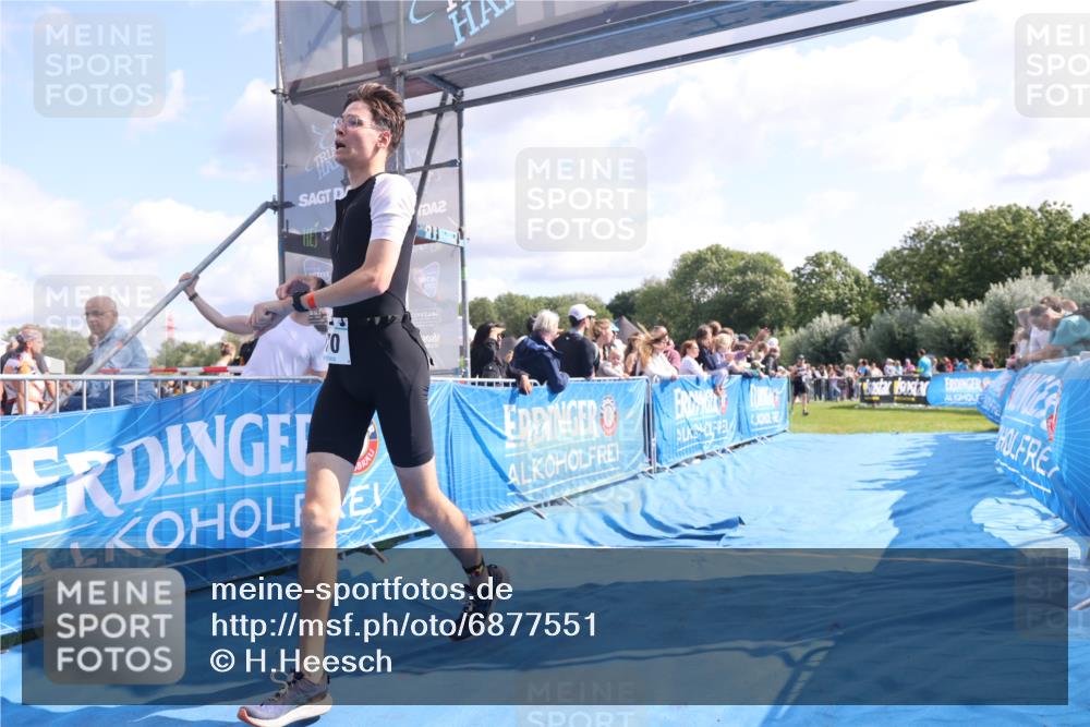 25.08.2024 - Elbe Triathlon Hamburg H.Heesch http://msf.ph/oto/6877551 25.08.2024 11:19:59 Ziel 388, 570, 646 meine-sportfotos.de