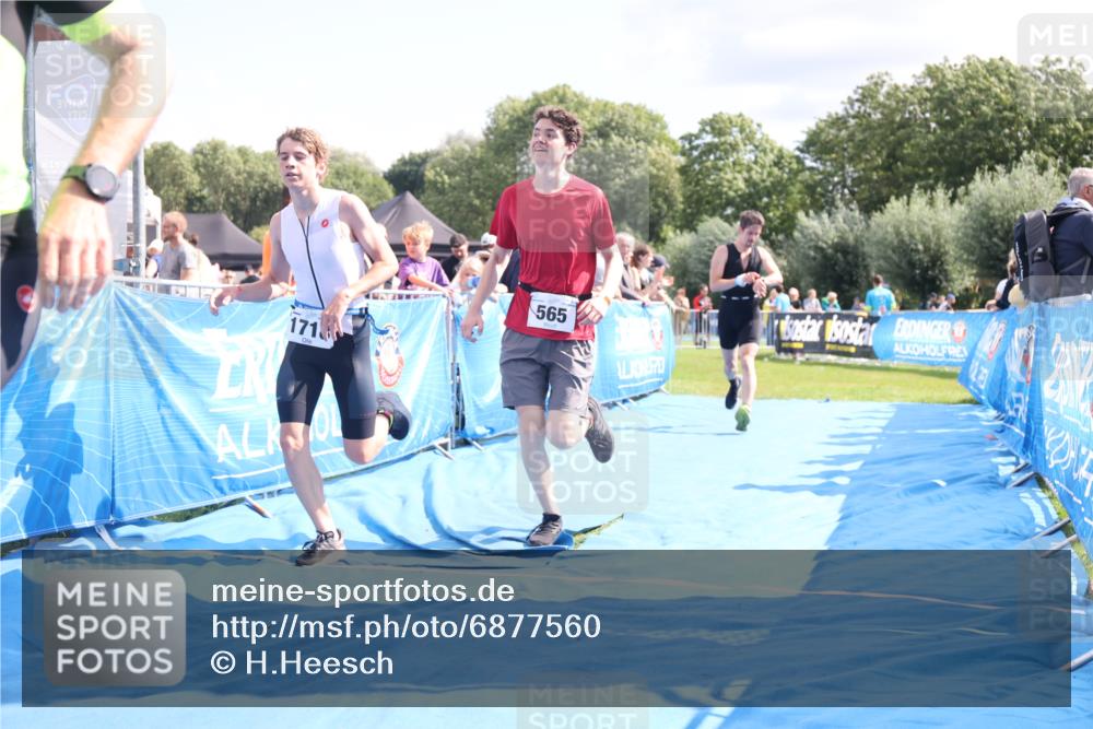25.08.2024 - Elbe Triathlon Hamburg H.Heesch http://msf.ph/oto/6877560 25.08.2024 11:46:17 Ziel 516, 565, 765, 779, 1516, 1718 meine-sportfotos.de