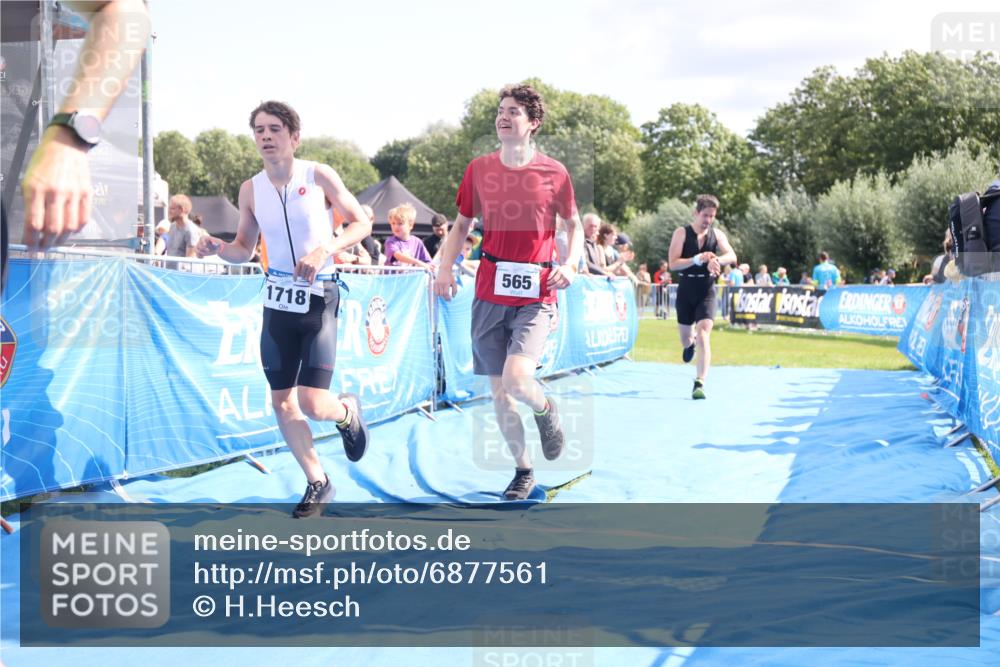 25.08.2024 - Elbe Triathlon Hamburg H.Heesch http://msf.ph/oto/6877561 25.08.2024 11:46:17 Ziel 516, 565, 765, 779, 1516, 1718 meine-sportfotos.de