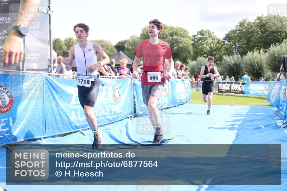 25.08.2024 - Elbe Triathlon Hamburg H.Heesch http://msf.ph/oto/6877564 25.08.2024 11:46:17 Ziel 516, 565, 765, 779, 1516, 1718 meine-sportfotos.de