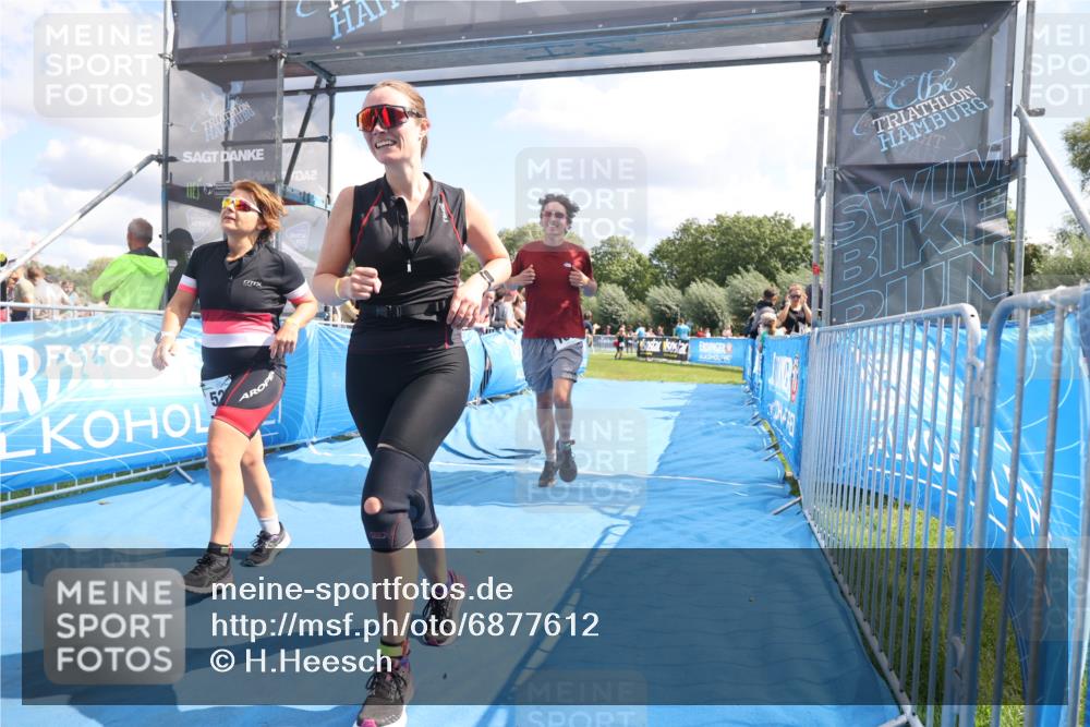 25.08.2024 - Elbe Triathlon Hamburg H.Heesch http://msf.ph/oto/6877612 25.08.2024 12:09:05 Ziel 501, 527, 1606, 1621, 1693, 1705 meine-sportfotos.de