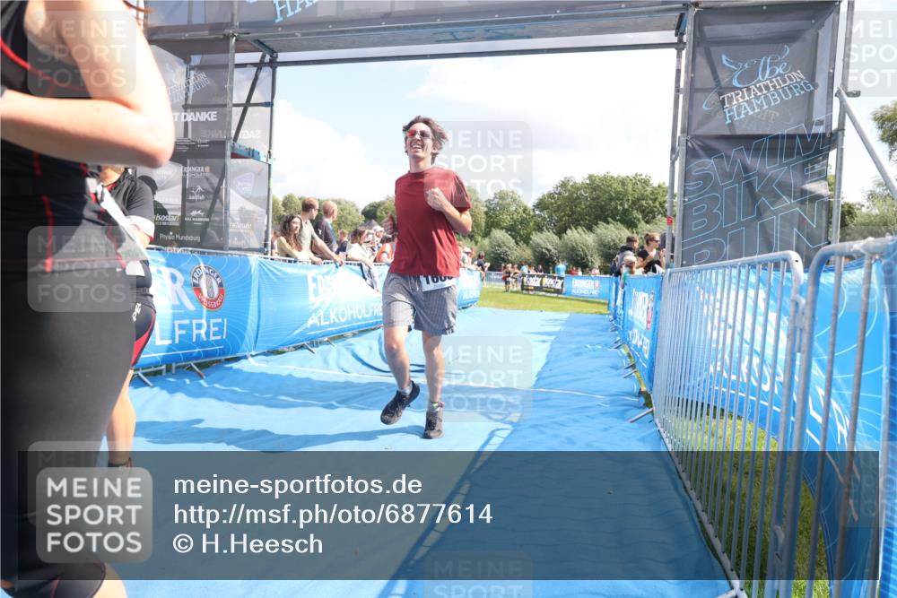 25.08.2024 - Elbe Triathlon Hamburg H.Heesch http://msf.ph/oto/6877614 25.08.2024 12:09:05 Ziel 501, 527, 1606, 1621, 1693, 1705 meine-sportfotos.de
