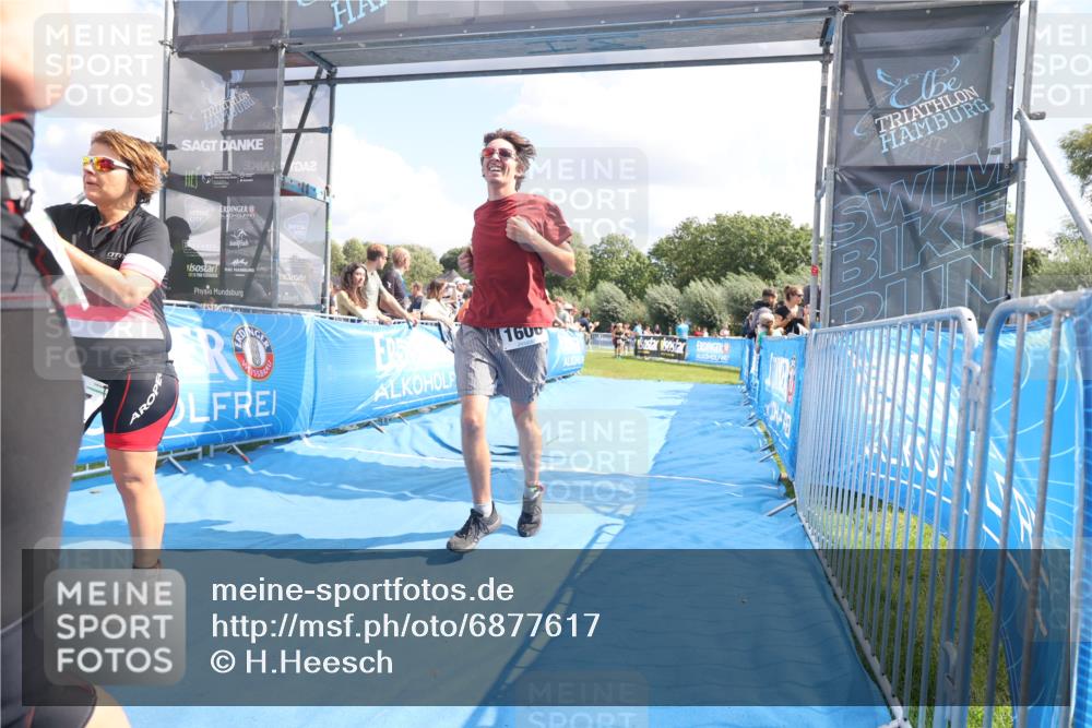 25.08.2024 - Elbe Triathlon Hamburg H.Heesch http://msf.ph/oto/6877617 25.08.2024 12:09:05 Ziel 501, 527, 1606, 1621, 1693, 1705 meine-sportfotos.de