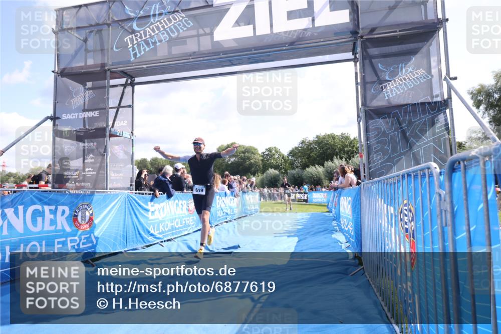 25.08.2024 - Elbe Triathlon Hamburg H.Heesch http://msf.ph/oto/6877619 25.08.2024 11:20:10 Ziel 619, 793 meine-sportfotos.de