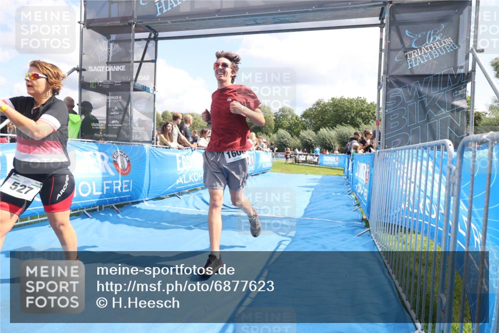 25.08.2024 - Elbe Triathlon Hamburg H.Heesch http://msf.ph/oto/6877623 25.08.2024 12:09:05 Ziel 501, 527, 1606, 1621, 1693, 1705 meine-sportfotos.de
