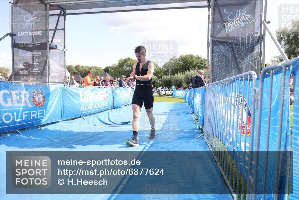 25.08.2024 - Elbe Triathlon Hamburg H.Heesch http://msf.ph/oto/6877624 25.08.2024 11:46:20 Ziel 516, 555, 565, 765, 779, 1516, 1718 meine-sportfotos.de