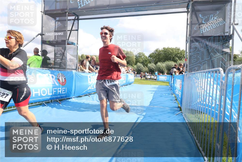 25.08.2024 - Elbe Triathlon Hamburg H.Heesch http://msf.ph/oto/6877628 25.08.2024 12:09:05 Ziel 501, 527, 1606, 1621, 1693, 1705 meine-sportfotos.de