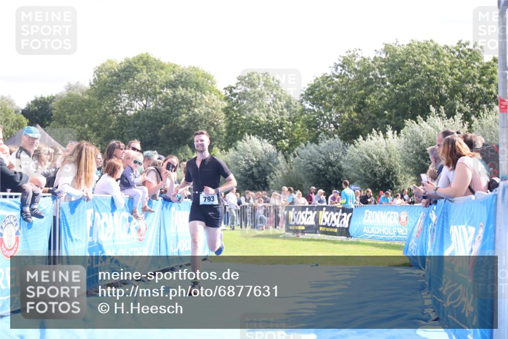 25.08.2024 - Elbe Triathlon Hamburg H.Heesch http://msf.ph/oto/6877631 25.08.2024 11:20:11 Ziel 619, 793 meine-sportfotos.de